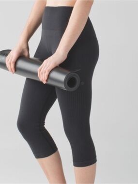 Lululemon Flow & Go Crop Charcoal